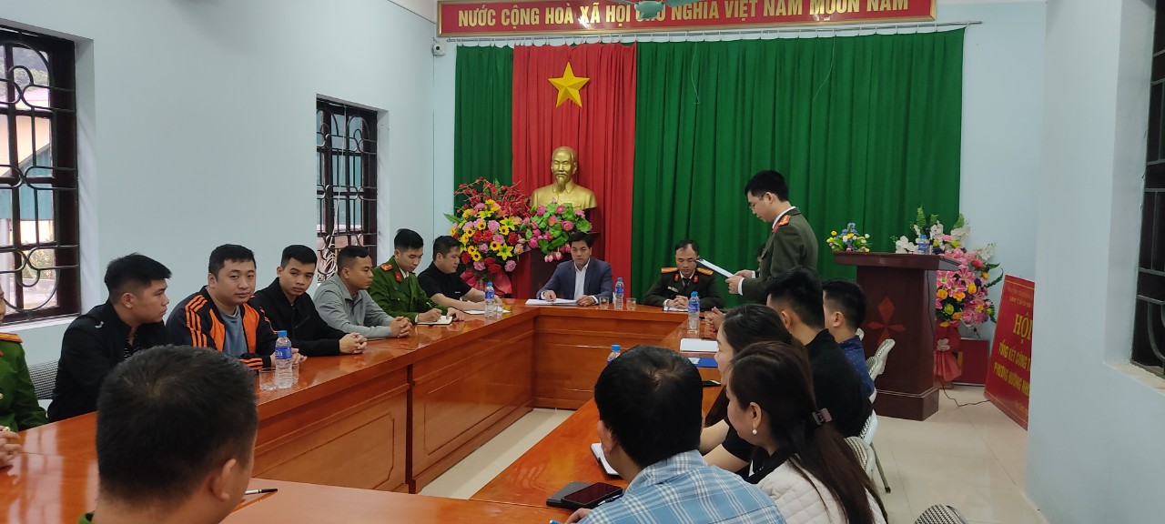 Công bố quyết định Phó trưởng Công an xã Yên Sơn